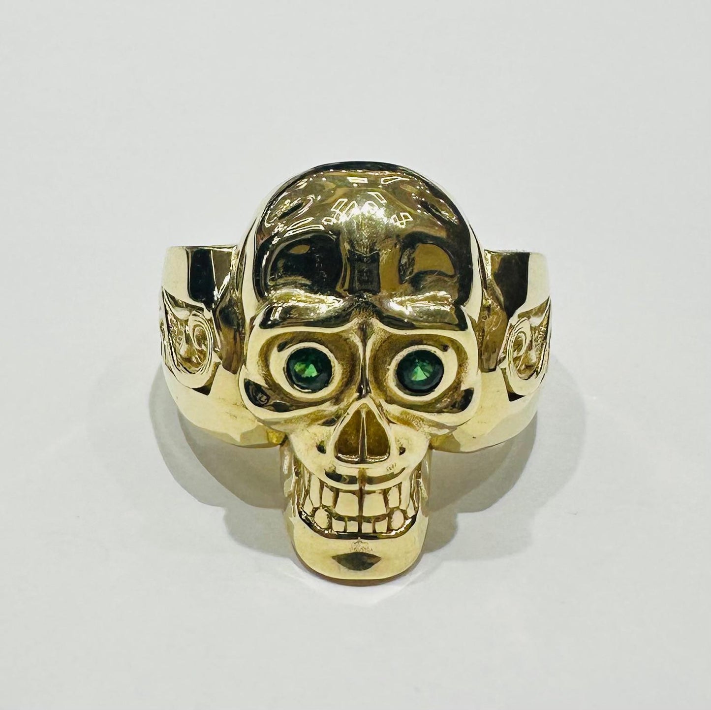 10K GOLD SKULL RING, SIZE: ,10  WEIGHT: 6.6gm