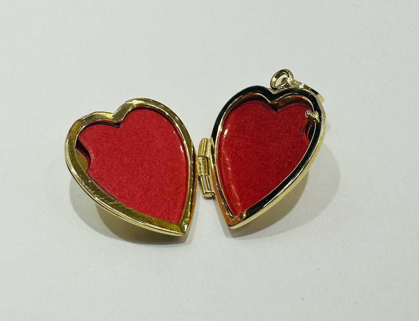 10K GOLD HEART PHOTO LOCKET NECKLACE PICTURE PENDANT, WEIGHT: 4.6gm