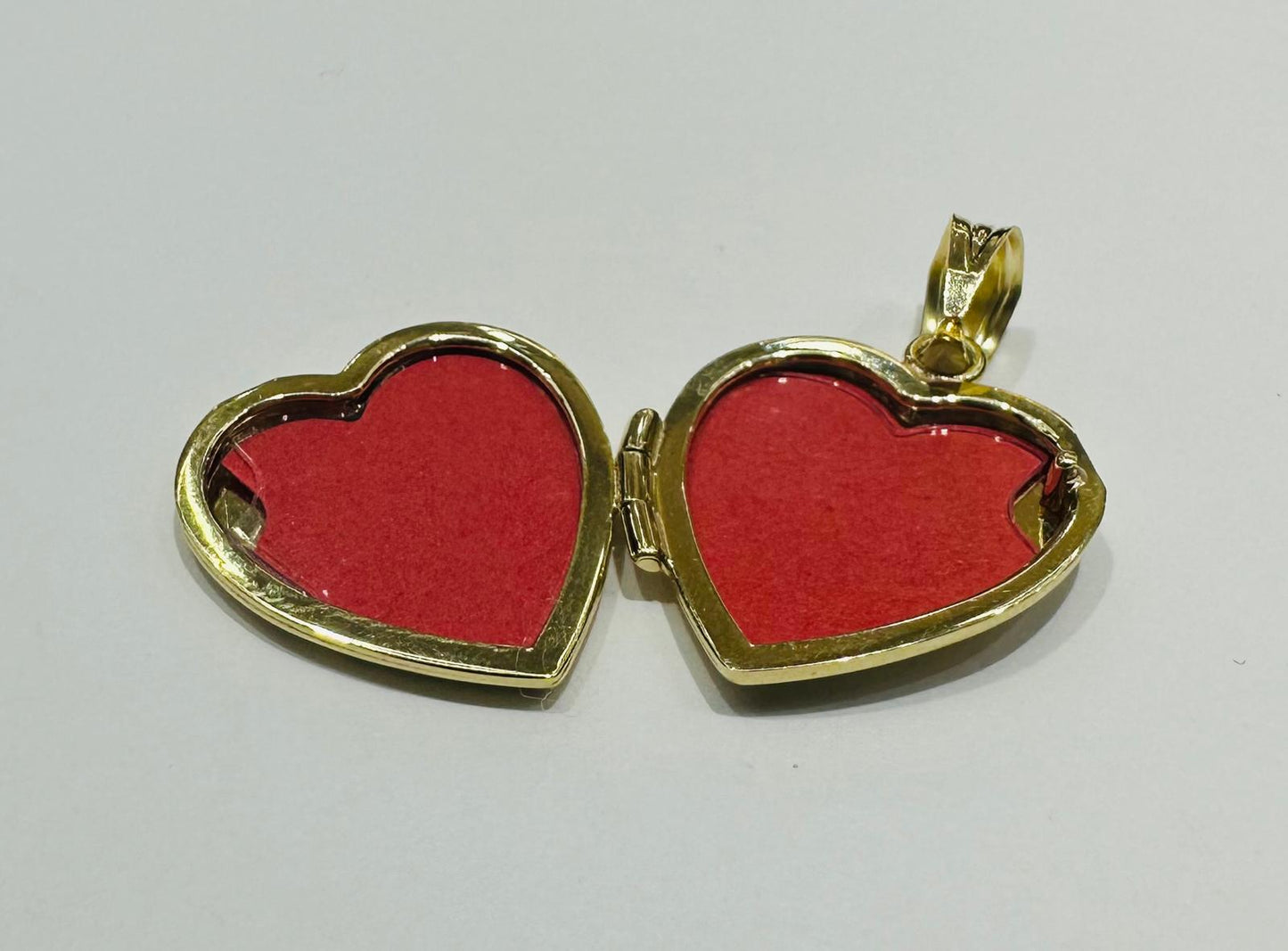 10K GOLD HEART PHOTO LOCKET NECKLACE PICTURE PENDANT, WEIGHT: 4.6gm