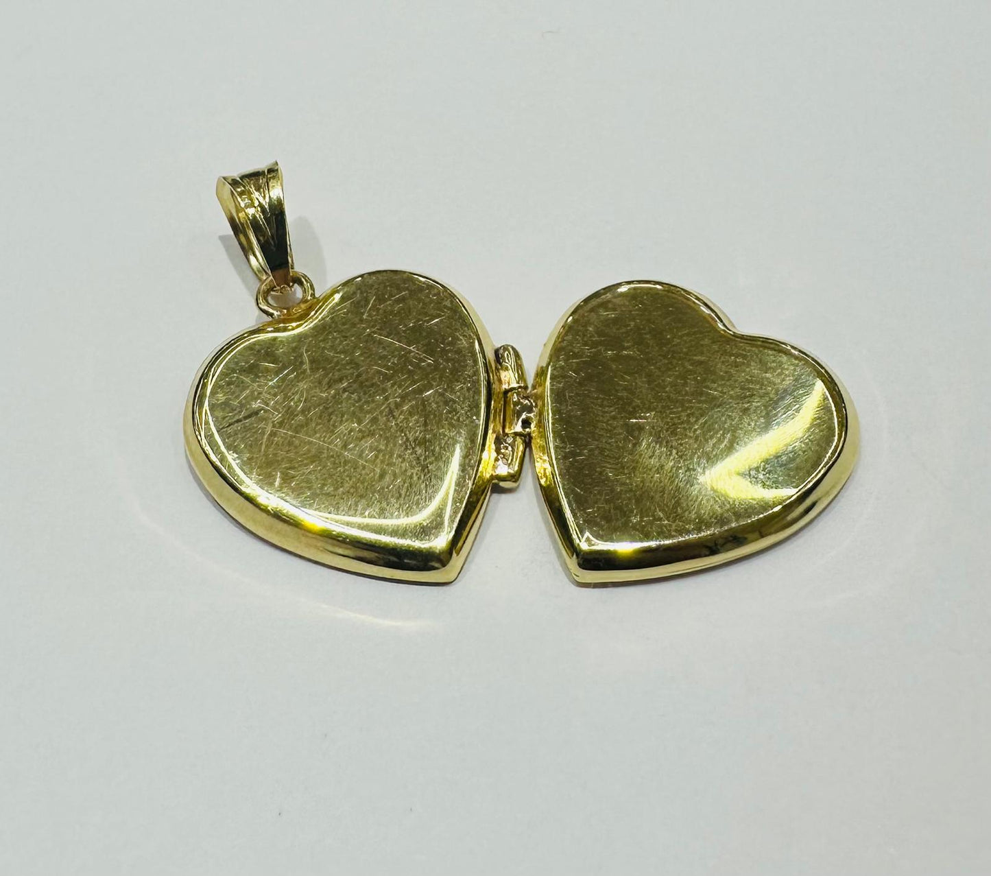 10K GOLD HEART PHOTO LOCKET NECKLACE PICTURE PENDANT, WEIGHT: 4.6gm