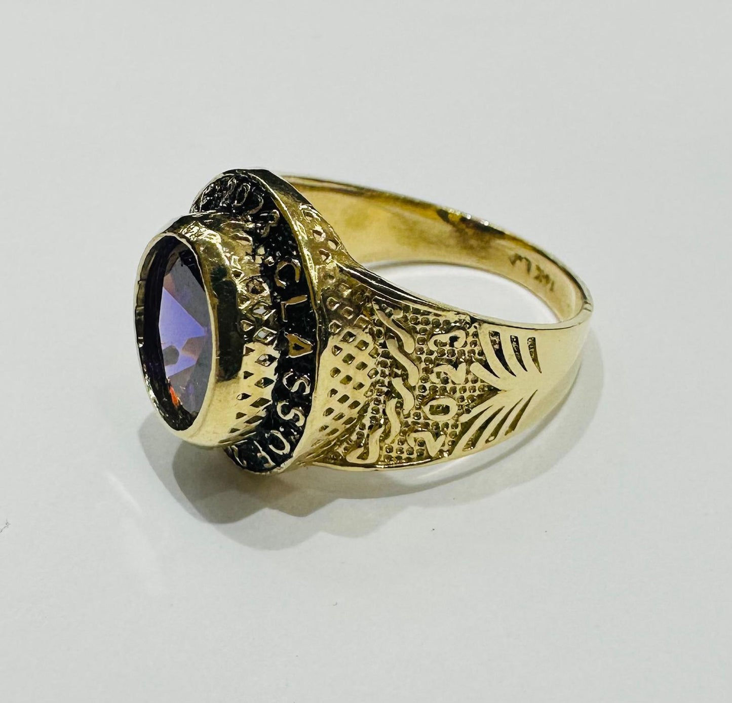 10K GOLD GRADUATION RING, SIZE: 10.0,  WEIGHT: 8.2gm