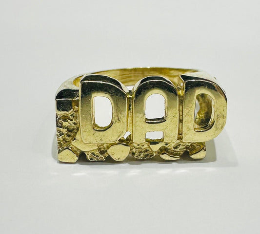 10K GOLD "DAD" RING, SIZE: 9.7,  WEIGHT: 7.0gm