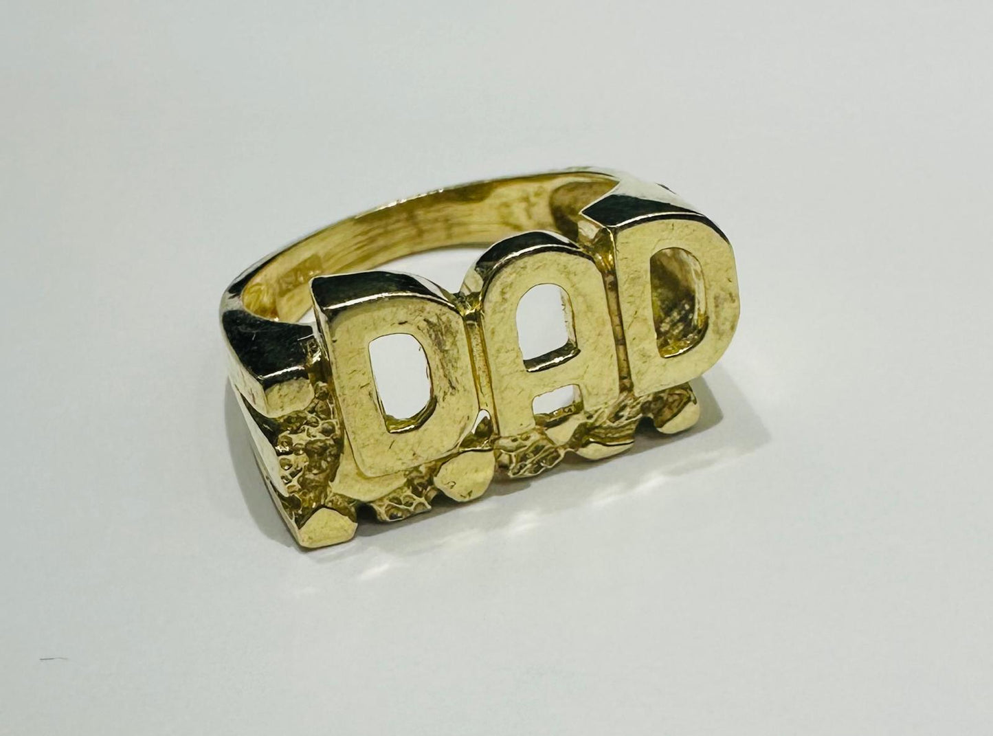 10K GOLD "DAD" RING, SIZE: 9.7,  WEIGHT: 7.0gm