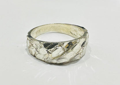 SILVER NUGGET RING, SIZE: 8.2 WEIGHT: 2.9gm