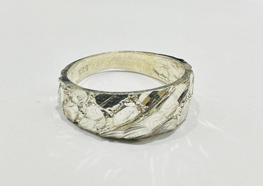 SILVER NUGGET RING, SIZE: 8.2 WEIGHT: 2.9gm