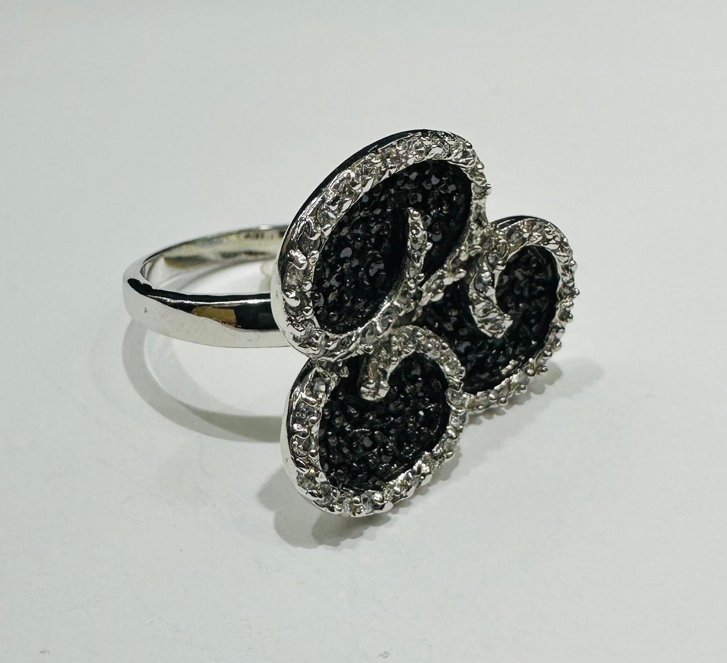 SILVER RING WITH CZ STONES, SIZE: 8.2 WEIGHT: 7.9gm