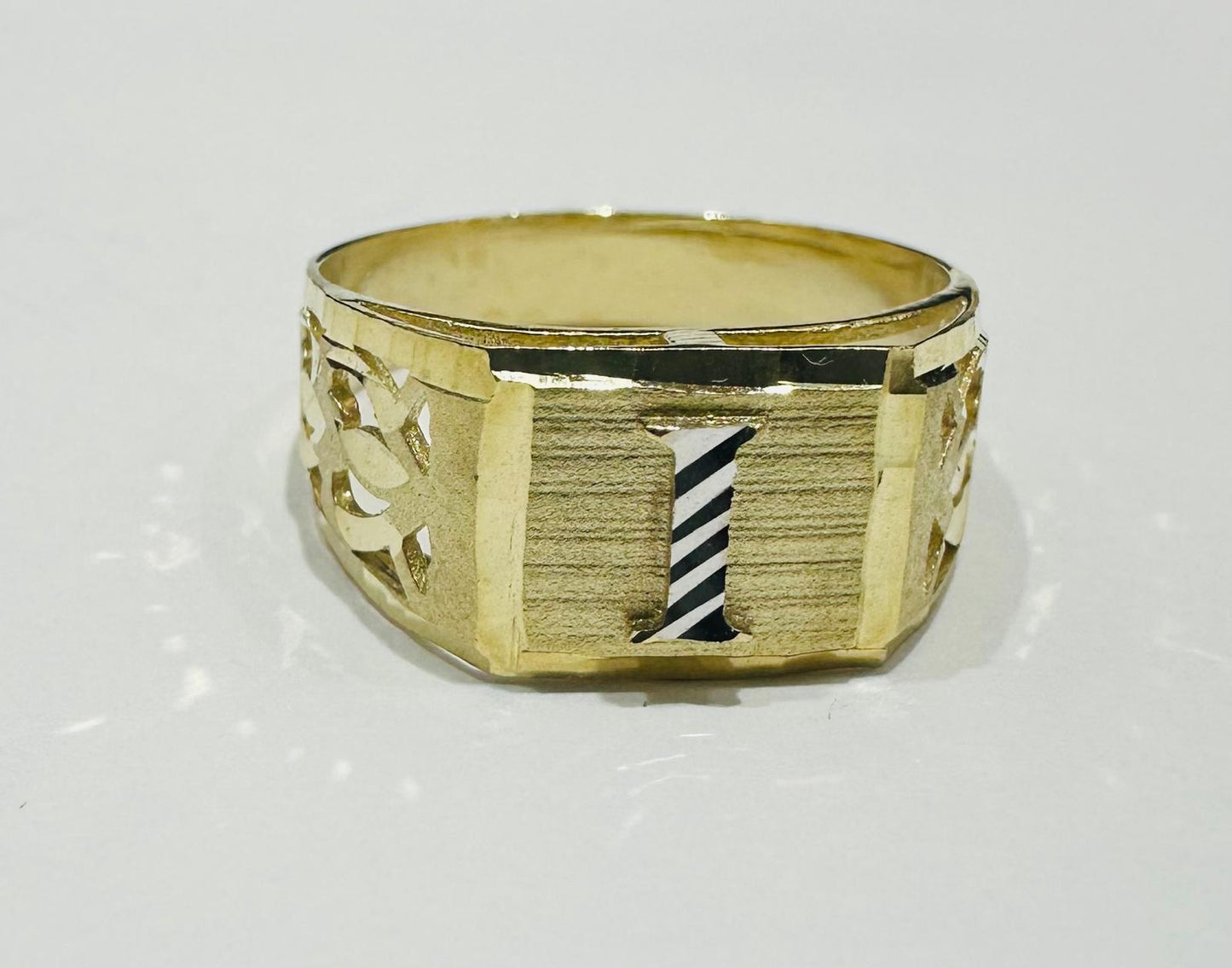 10K GOLD INITIAL LETTER RING "I"  SIZE: 8.0 WEIGHT: 2.6gm