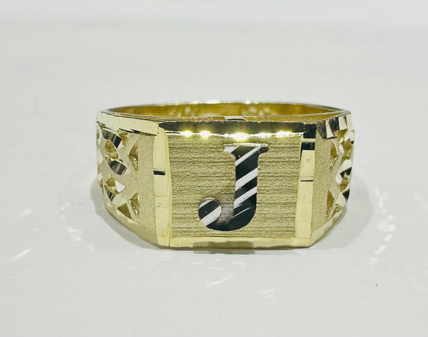 10K GOLD INITIAL LETTER RING "J"  SIZE: 8.0 WEIGHT: 2.9gm