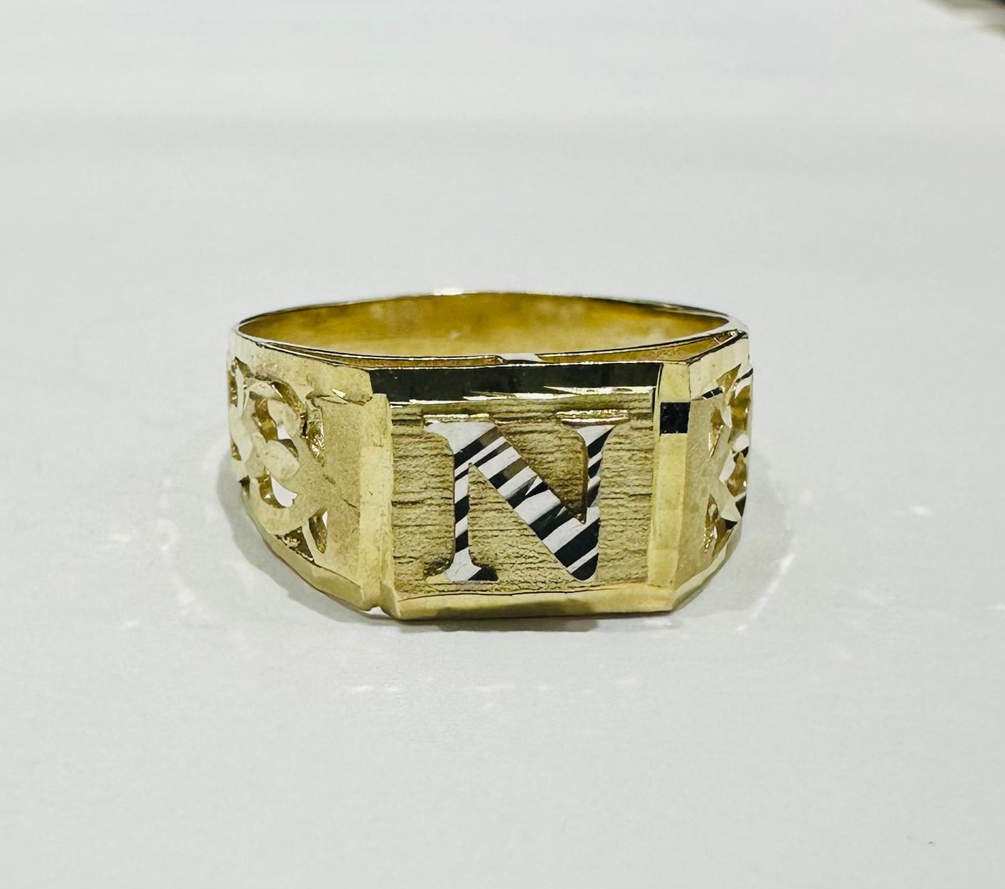 10K GOLD INITIAL LETTER RING "N"  SIZE: 8.0 WEIGHT: 2.7gm