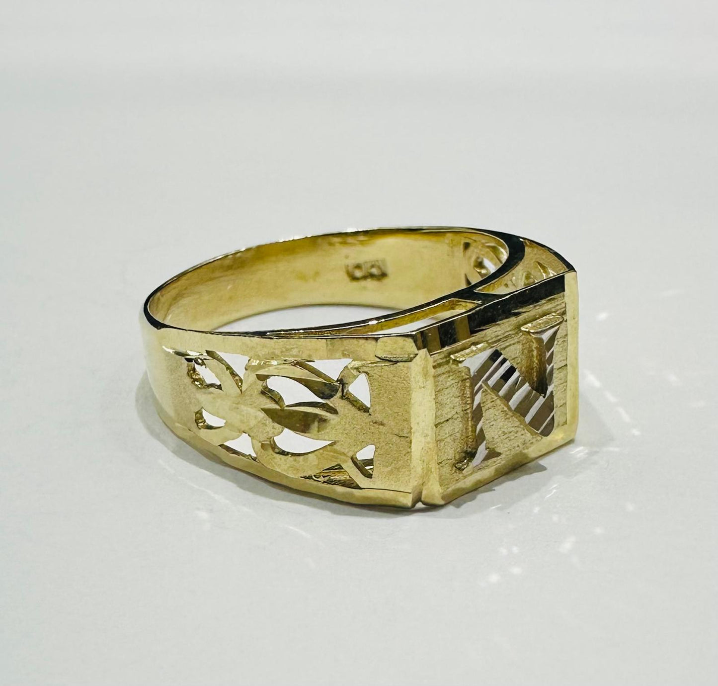 10K GOLD INITIAL LETTER RING "N"  SIZE: 8.0 WEIGHT: 2.7gm