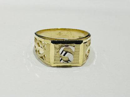 10K GOLD INITIAL LETTER RING "S"  SIZE: 7.5 WEIGHT: 2.8gm