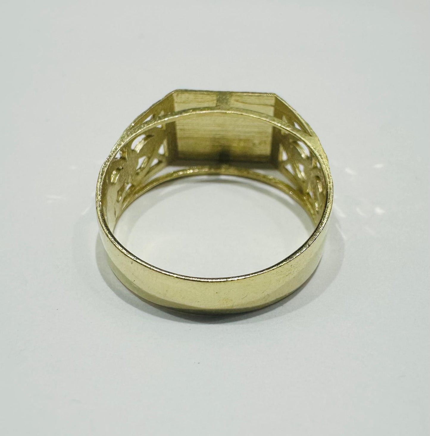 10K GOLD INITIAL LETTER RING "B"  SIZE: 7.8 WEIGHT: 2.7gm