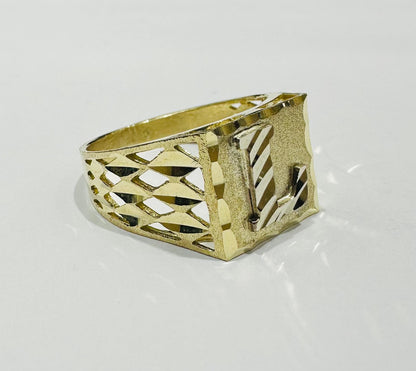 10K GOLD INITIAL LETTER RING "K"  SIZE: 9.0  WEIGHT: 3.9gm