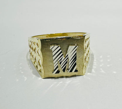 10K GOLD INITIAL LETTER RING "M"  SIZE: 9.0  WEIGHT: 2.7gm