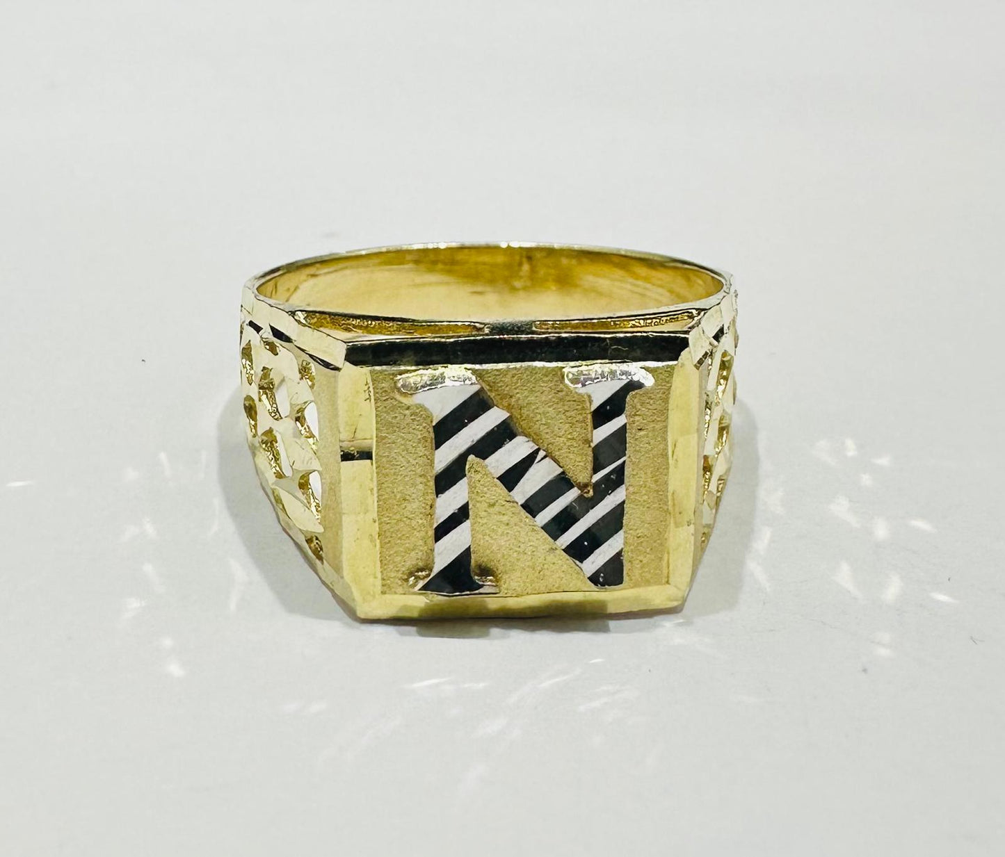 10K GOLD INITIAL LETTER RING "N"  SIZE: 10.0  WEIGHT: 4.0gm