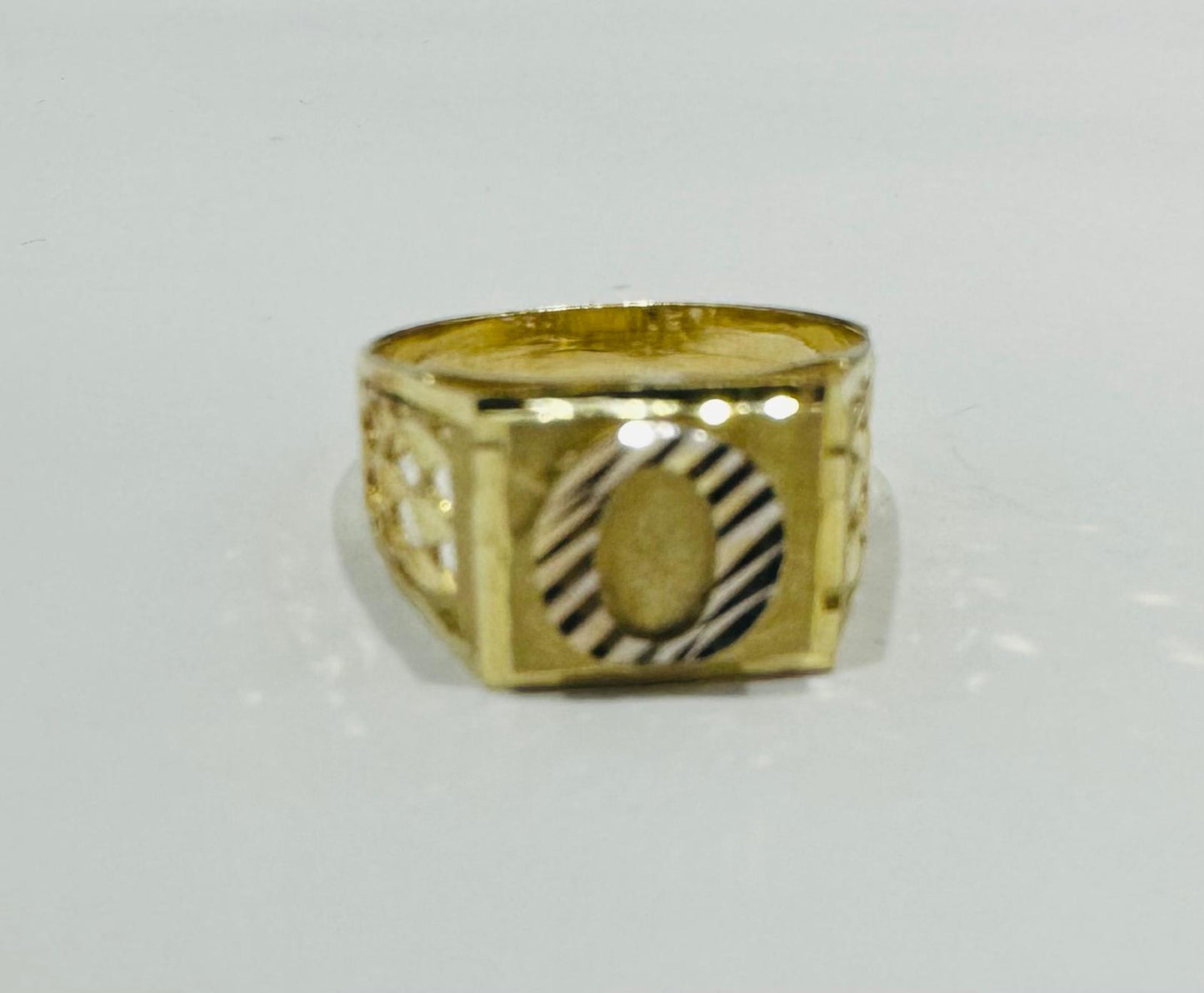 10K GOLD INITIAL LETTER RING "O"  SIZE: 10.0  WEIGHT: 3.3gm