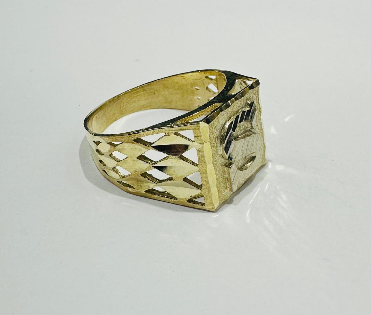 10K GOLD INITIAL LETTER RING "S"  SIZE: 9.0  WEIGHT: 4.0gm