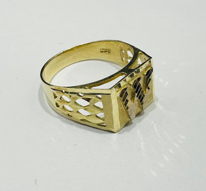 10K GOLD INITIAL LETTER RING "W"  SIZE: 10.0  WEIGHT: 3.9gm