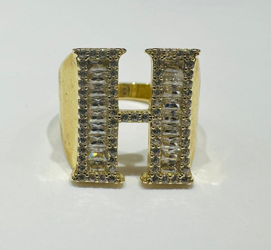 10K GOLD INITIAL LETTER "H" RING WITH CZ STONES-  SIZE: 7.4 WEIGHT: 4.3gm