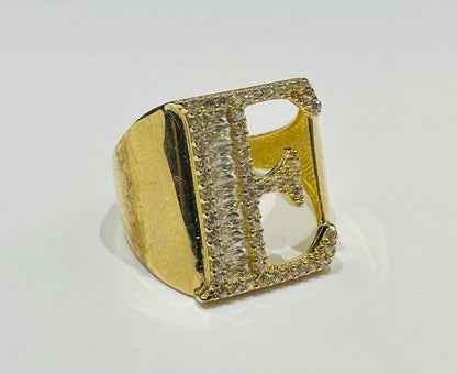 10K GOLD INITIAL LETTER "E" RING WITH CZ STONES-  SIZE: 7.6 WEIGHT: 3.9gm