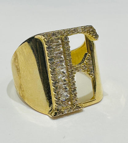 10K GOLD INITIAL LETTER "F" RING WITH CZ STONES-  SIZE: 7.8 WEIGHT: 4.0gm