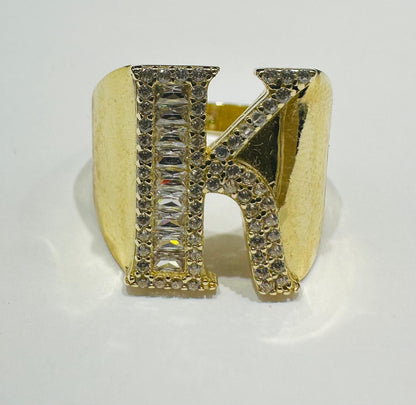 10K GOLD INITIAL LETTER "K" RING WITH CZ STONES-  SIZE: 7.6 WEIGHT: 4.4gm