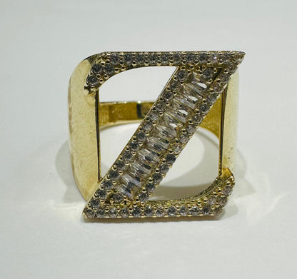 10K GOLD INITIAL LETTER "Z" RING WITH CZ STONES-  SIZE: 7.8 WEIGHT: 4.0gm