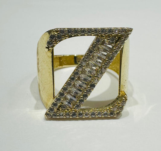 10K GOLD INITIAL LETTER "Z" RING WITH CZ STONES-  SIZE: 7.8 WEIGHT: 4.0gm