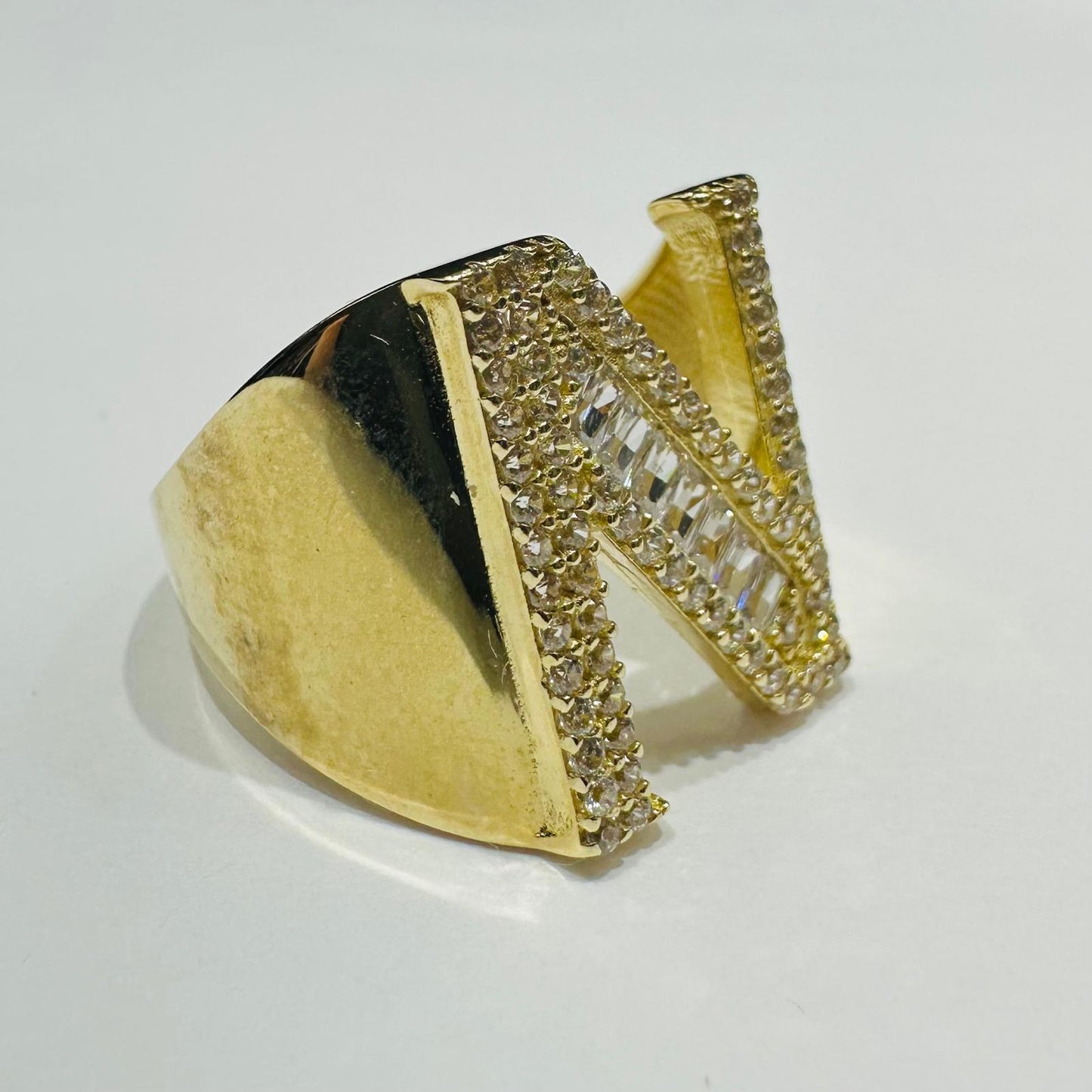 10K GOLD INITIAL LETTER "N" RING WITH CZ STONES-  SIZE: 8.0 WEIGHT: 4.2gm