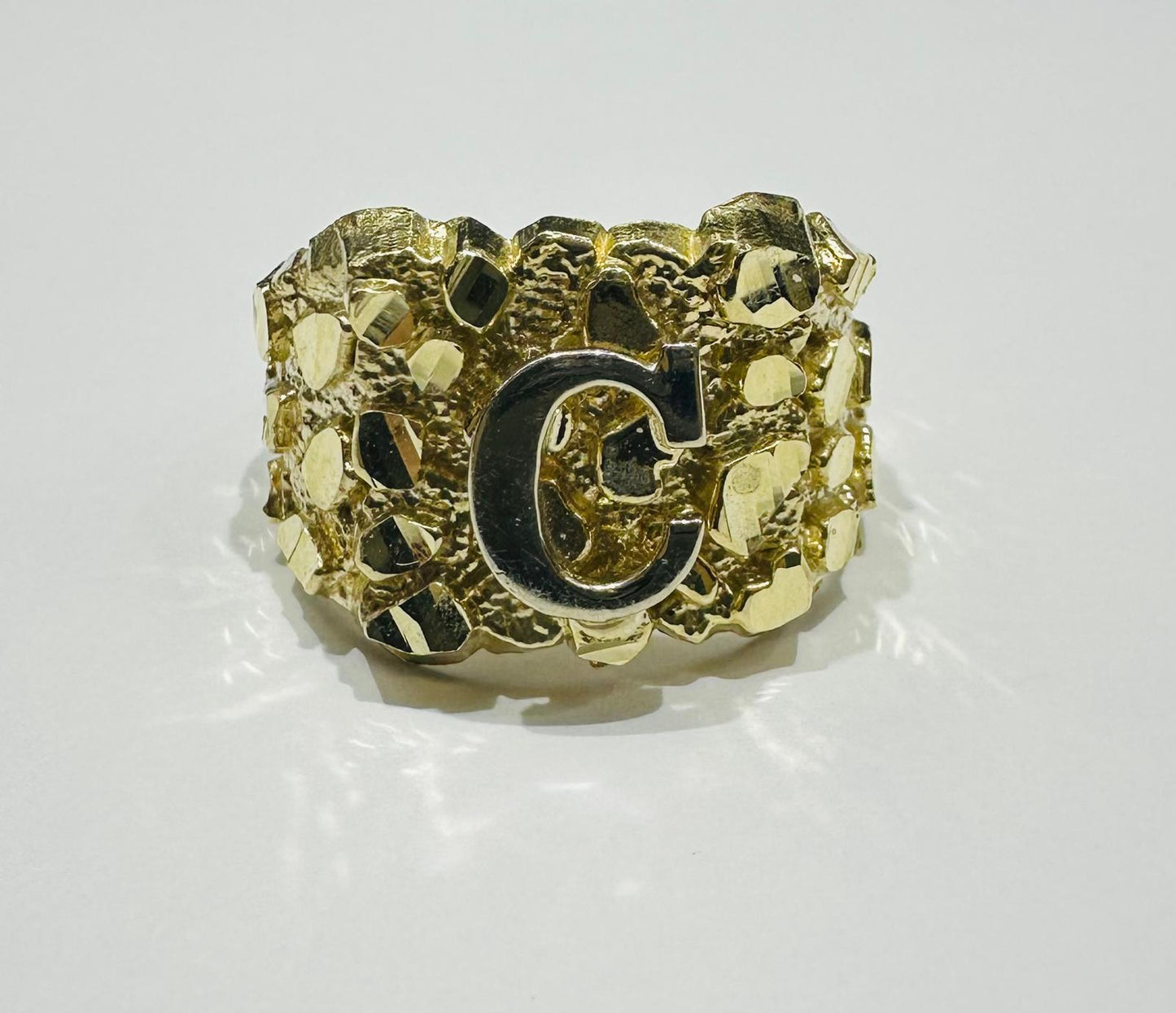 10K GOLD INITIAL LETTER "C" NUGGET RING - SIZE: 11.5 WEIGHT: 4.7gm