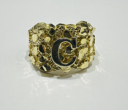 10K GOLD INITIAL LETTER "C" NUGGET RING - SIZE: 11.5 WEIGHT: 4.7gm