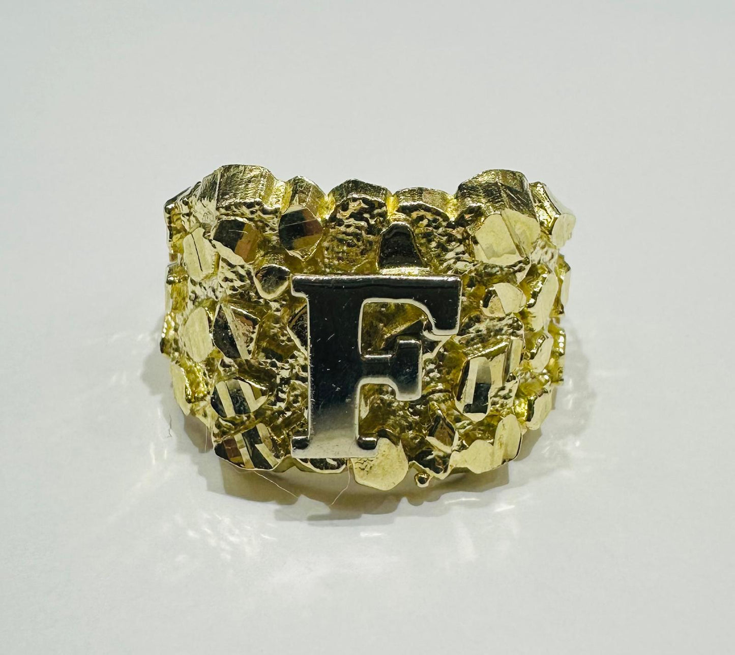 10K GOLD INITIAL LETTER "F" NUGGET RING - SIZE: 11.5 WEIGHT: 4.7gm