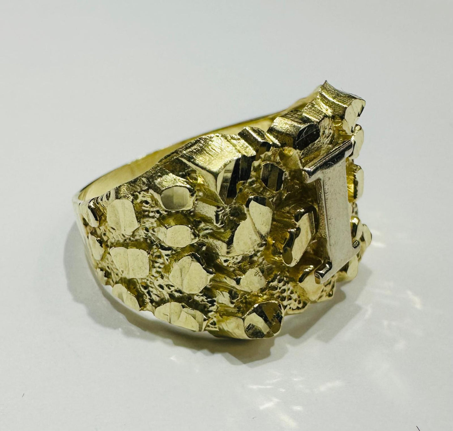 10K GOLD INITIAL LETTER "I" NUGGET RING - SIZE: 11.5 WEIGHT: 4.6gm