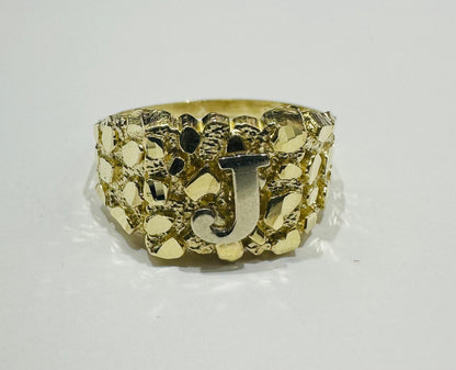 10K GOLD INITIAL LETTER "J" NUGGET RING - SIZE: 11.0 WEIGHT: 2.9gm