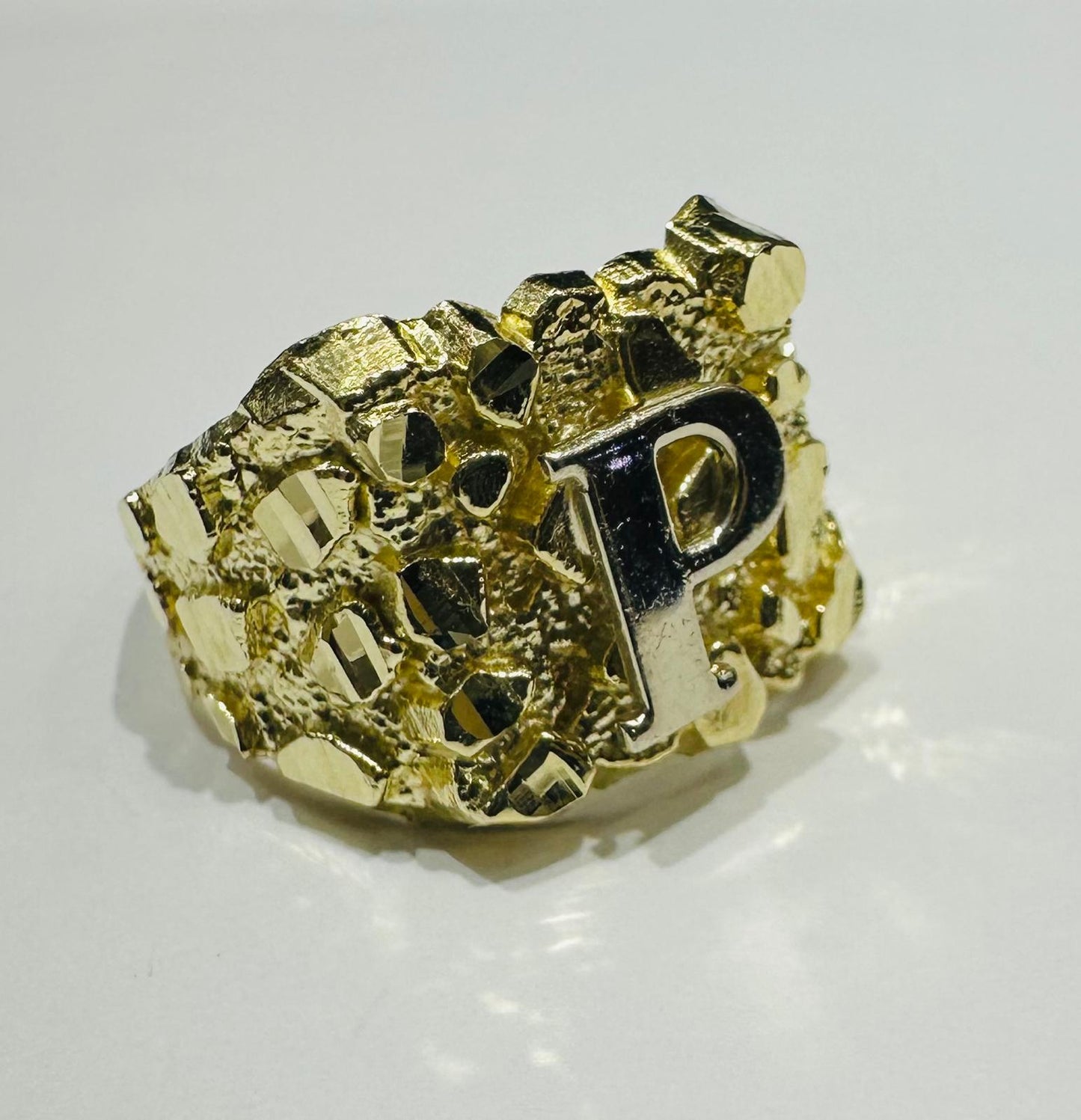 10K GOLD INITIAL LETTER "P" NUGGET RING - SIZE: 11.5 WEIGHT: 4.7gm