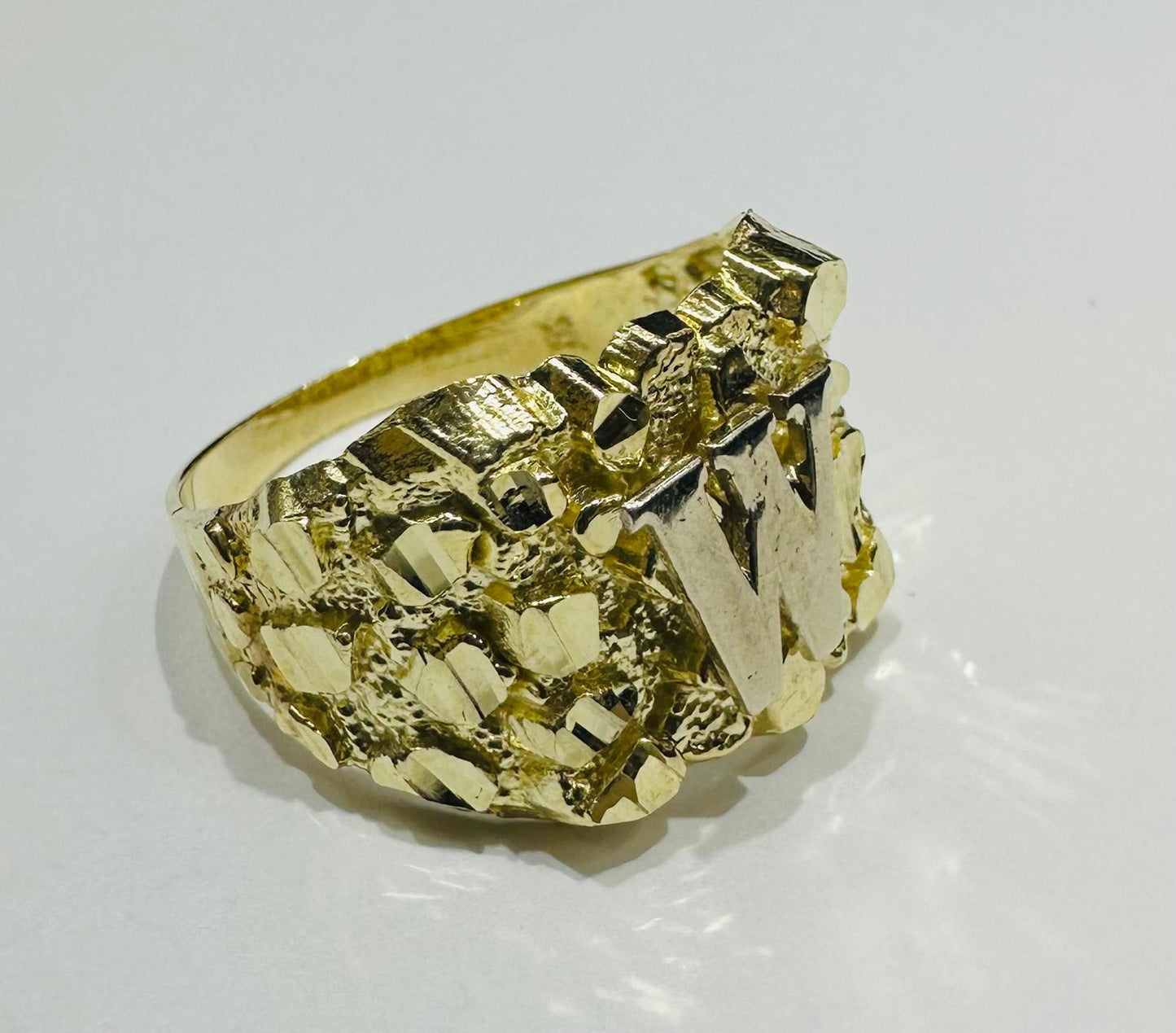 10K GOLD INITIAL LETTER "W" NUGGET RING - SIZE: 11.5 WEIGHT: 4.8gm