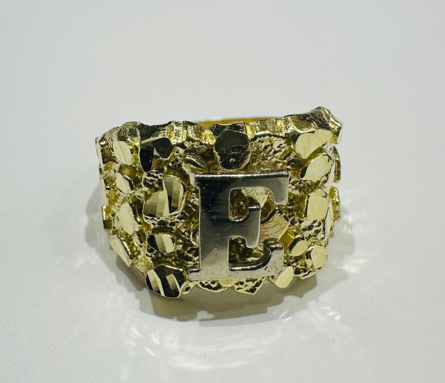 10K GOLD INITIAL LETTER "E" NUGGET RING - SIZE: 11.5 WEIGHT: 4.8gm