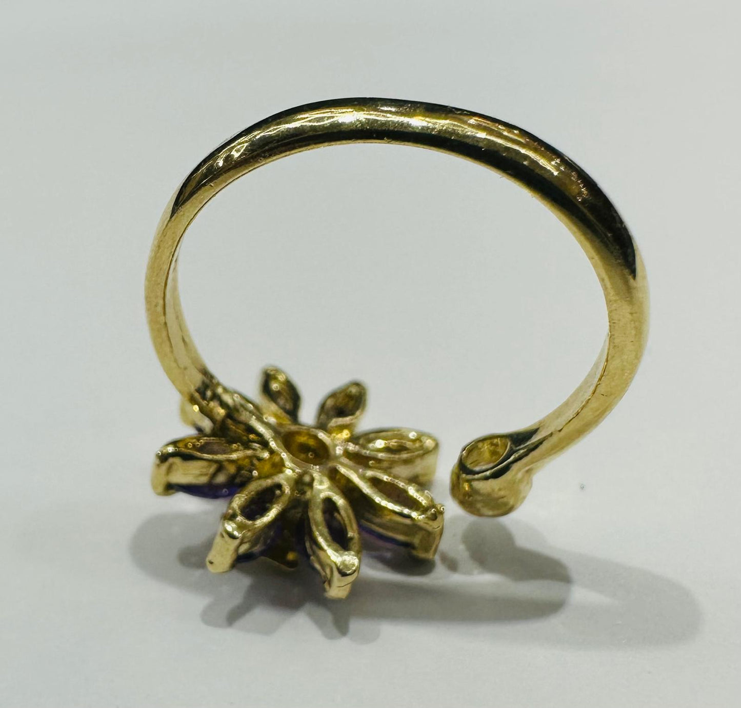10K GOLD CZ STONE QUINCEANERA FLOWER RING - WEIGHT: 2.9gm