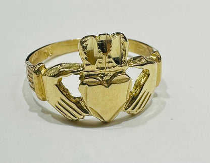 10K GOLD CLADDAGH RING -SIZE: 8.4  WEIGHT: 2.1gm