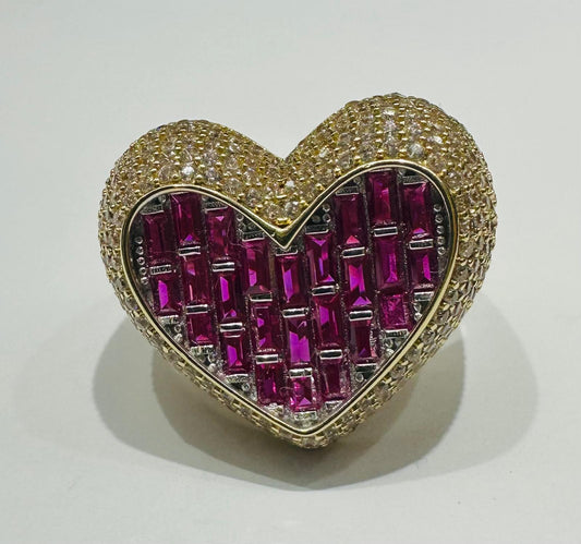 10K GOLD HEART CZ STONES RING -SIZE: 7.4  WEIGHT: 7.1gm