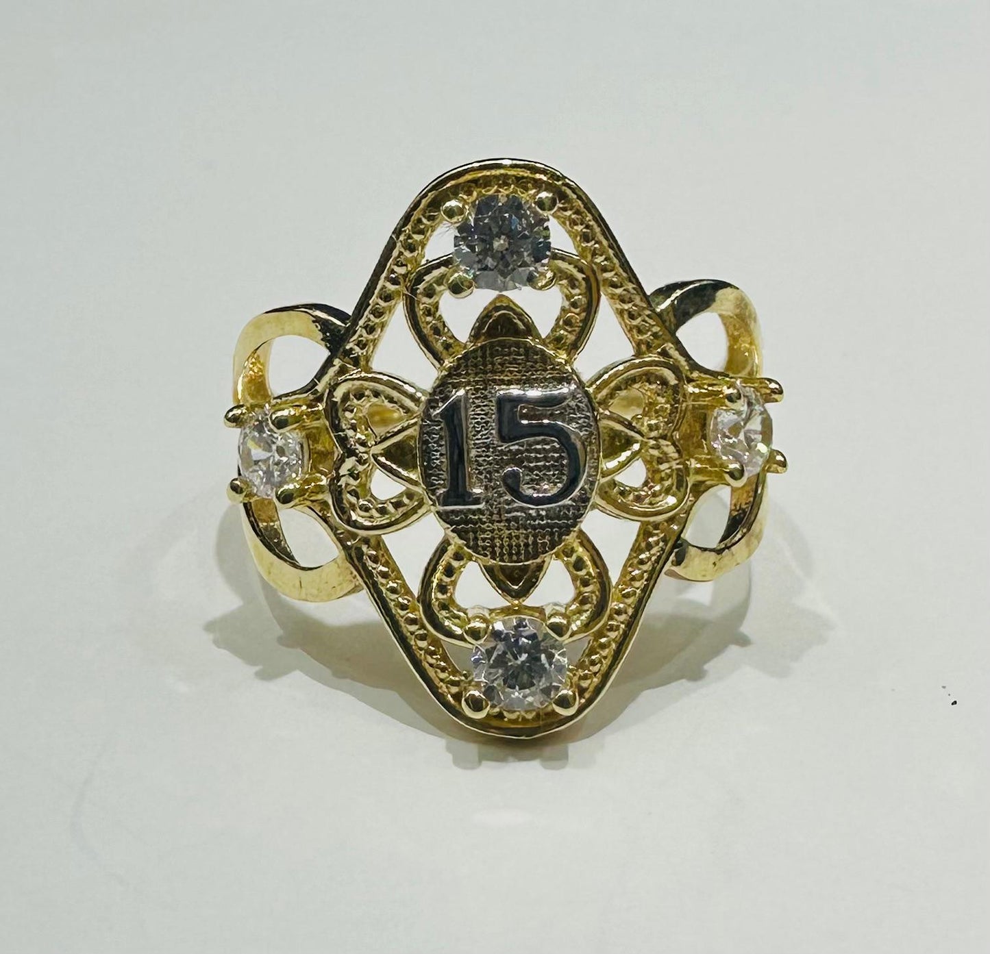 10K GOLD QUINCEANERA RING WITH CZ STONES -SIZE: 6.2  WEIGHT: 2.7gm