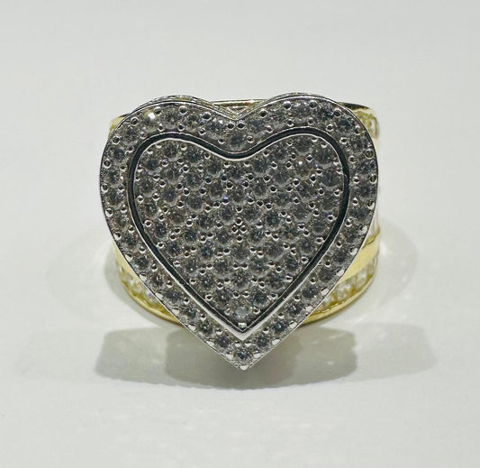 10K GOLD HEART CZ STONES RING -SIZE: 8.2  WEIGHT: 8.2gm