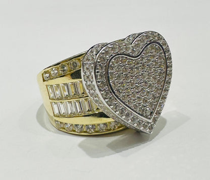 10K GOLD HEART CZ STONES RING -SIZE: 8.2  WEIGHT: 8.2gm
