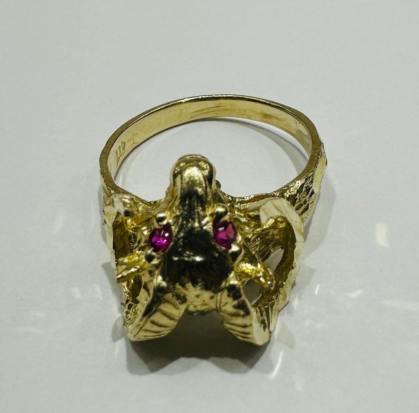 10K GOLD RAM HEAD RING WITH CZ STONES -SIZE: 5.8 WEIGHT: 4.5gm