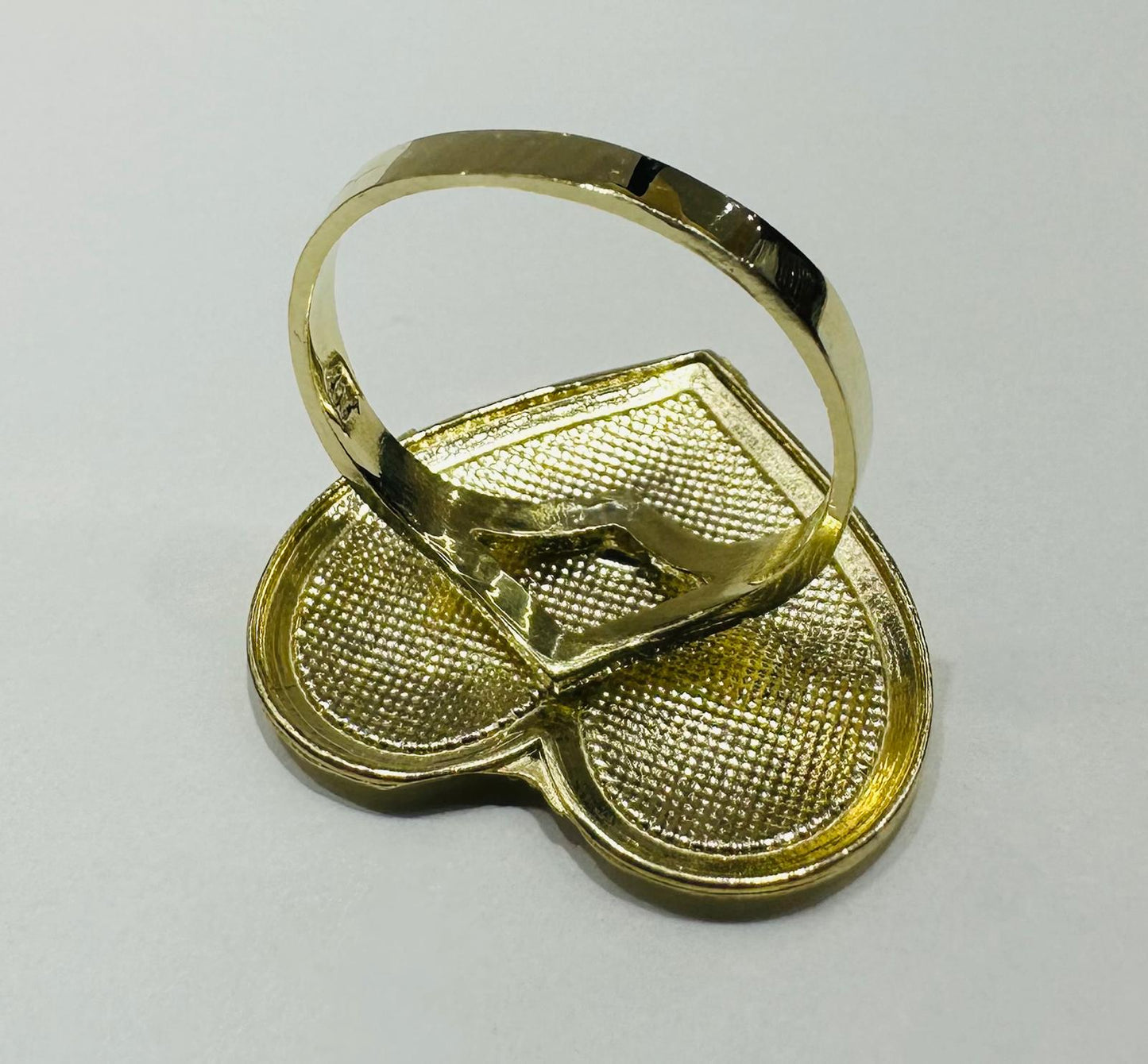 10K GOLD HEART RING -SIZE: 7.4  WEIGHT: 3.5gm