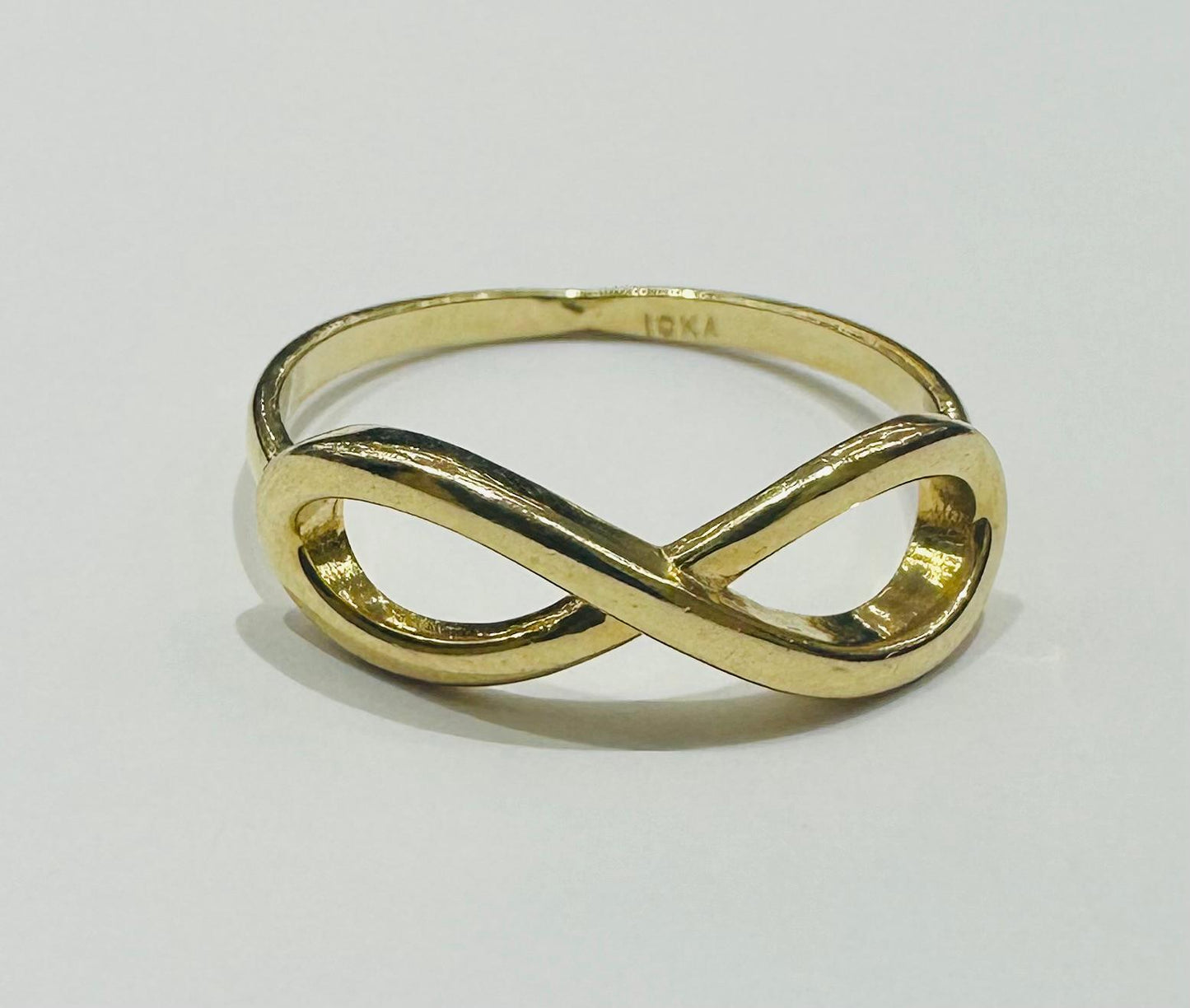 10K GOLD INFINITY RING -SIZE: 8.4 WEIGHT: 2.1gm