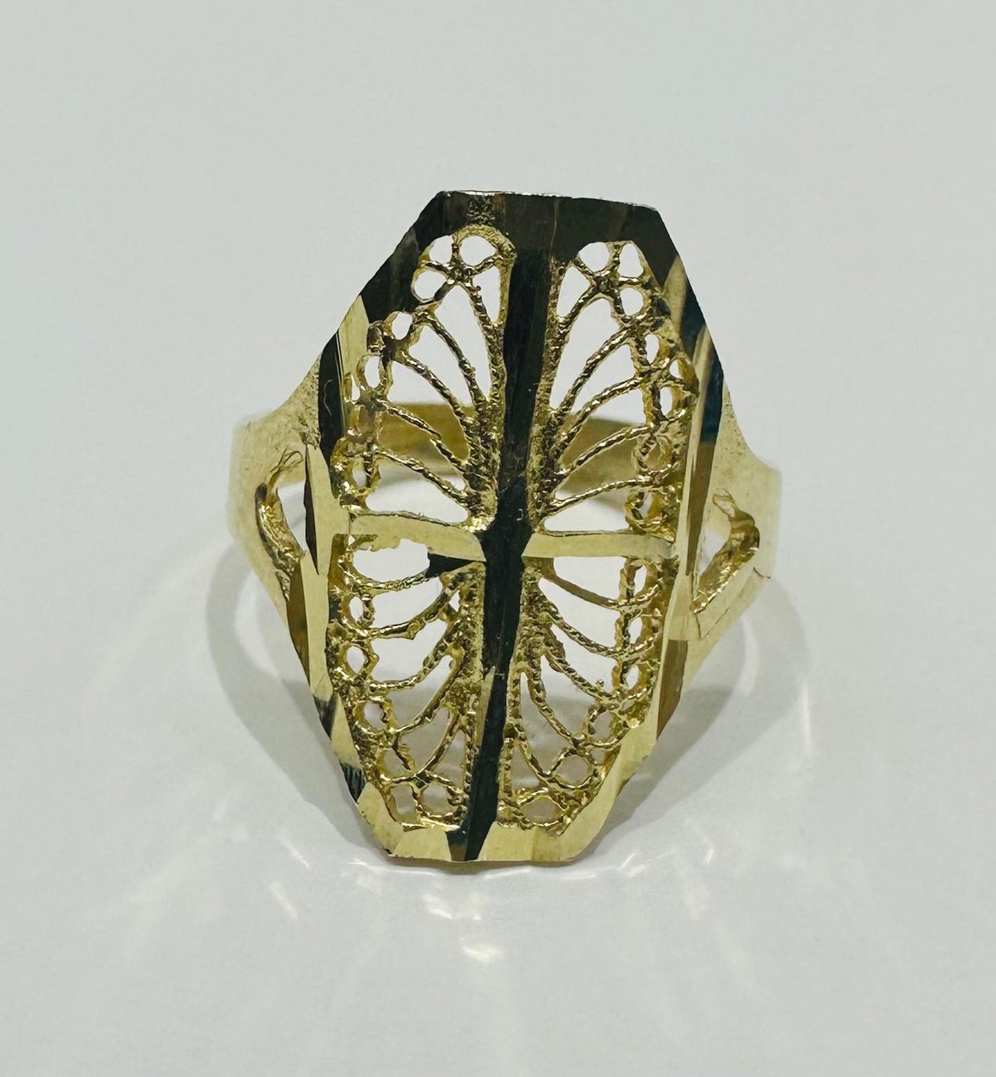 10K GOLD BUTTERFLY RING -SIZE: 6.2 WEIGHT: 3.4gm
