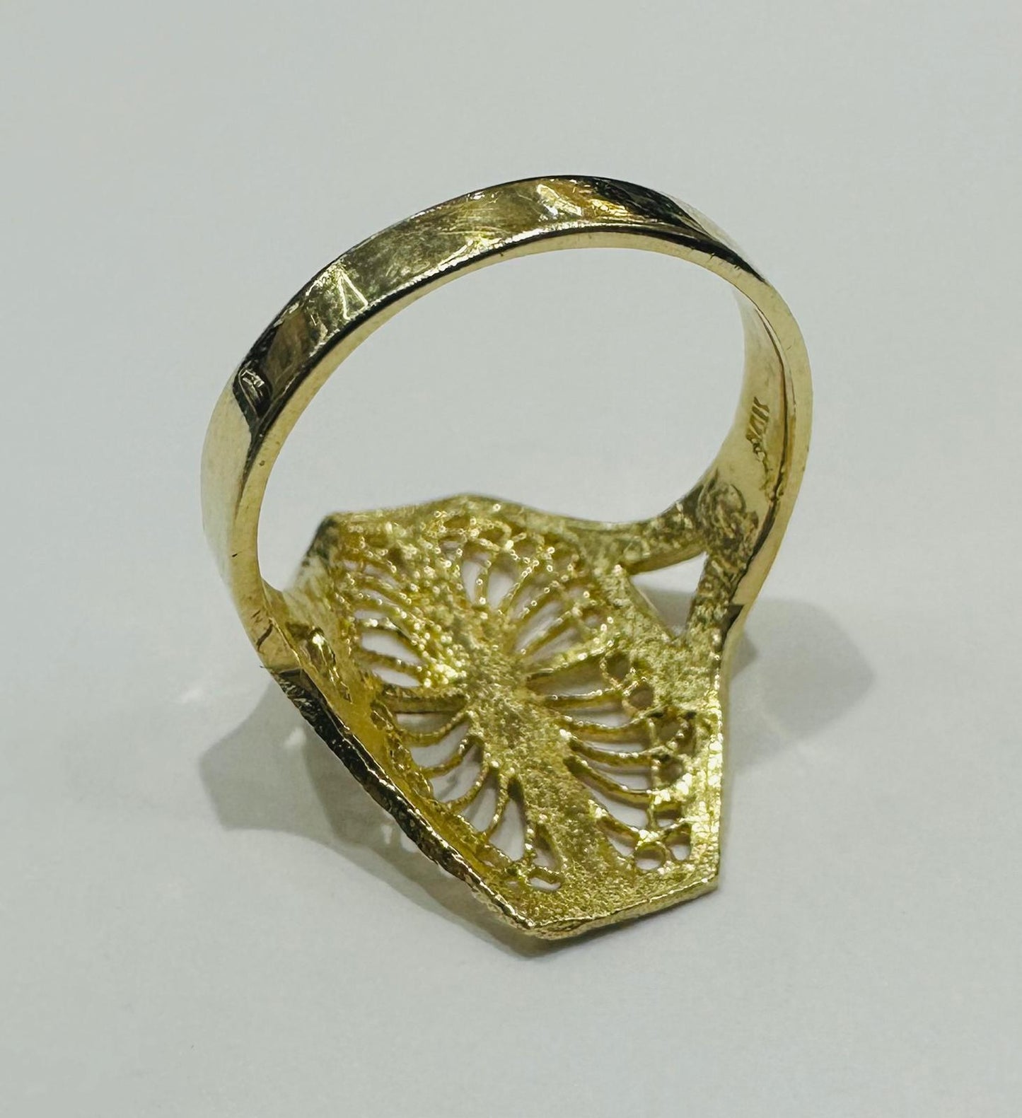 10K GOLD BUTTERFLY RING -SIZE: 6.2 WEIGHT: 3.4gm