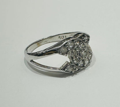 10K WHITE GOLD RING WITH CZ STONES -SIZE: 6.5 WEIGHT: 2.4gm