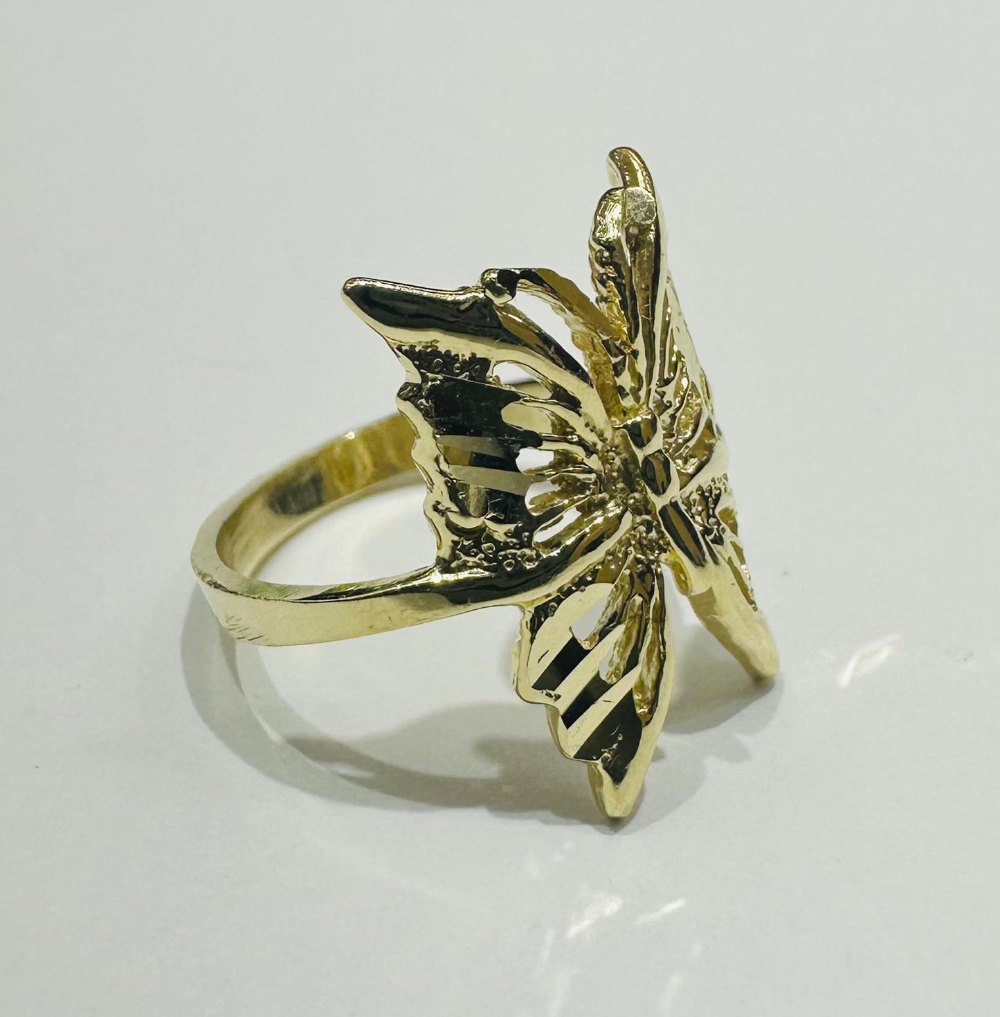 10K GOLD BUTTERFLY RING -SIZE: 6.4 WEIGHT: 3.4gm